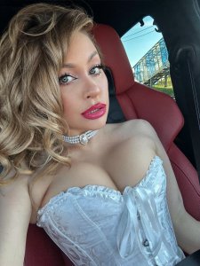 Julia, 79932749189